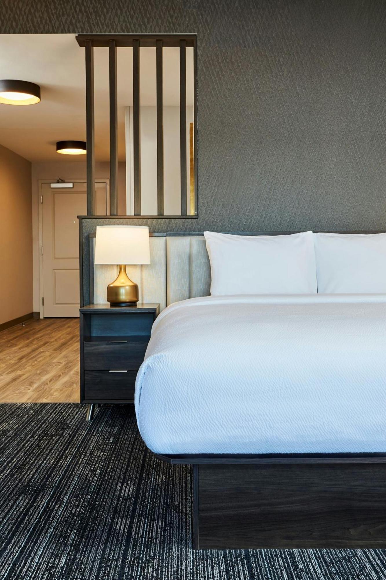 Towneplace Suites By Marriott Hamilton Exterior photo