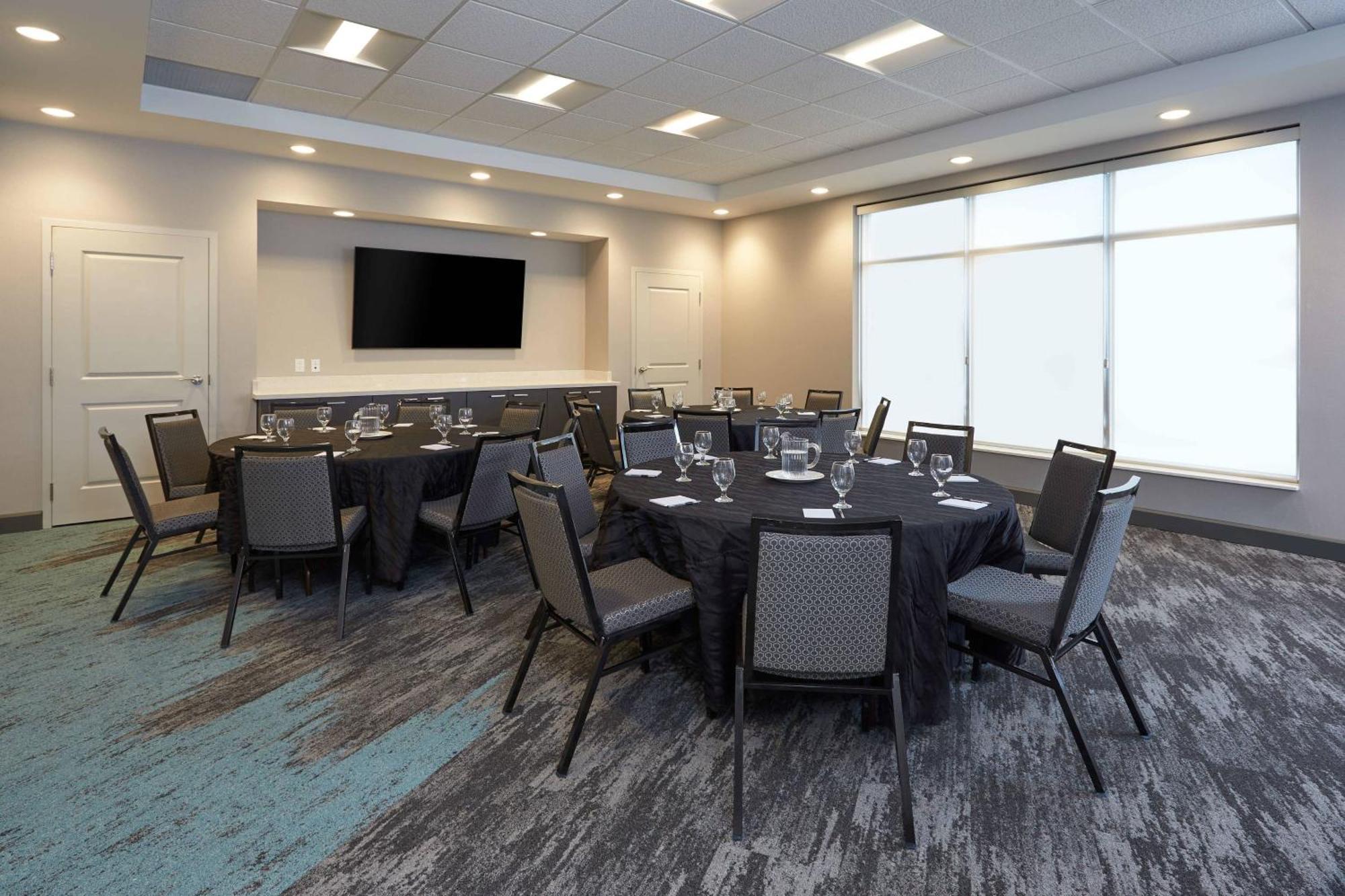 Towneplace Suites By Marriott Hamilton Exterior photo