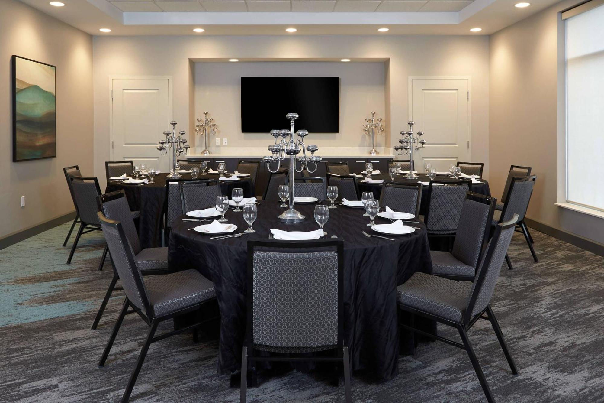 Towneplace Suites By Marriott Hamilton Exterior photo