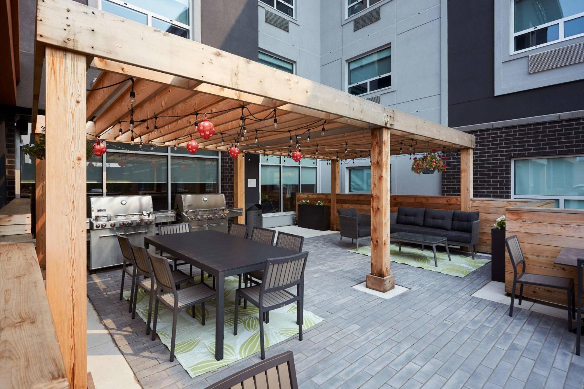 Towneplace Suites By Marriott Hamilton Exterior photo