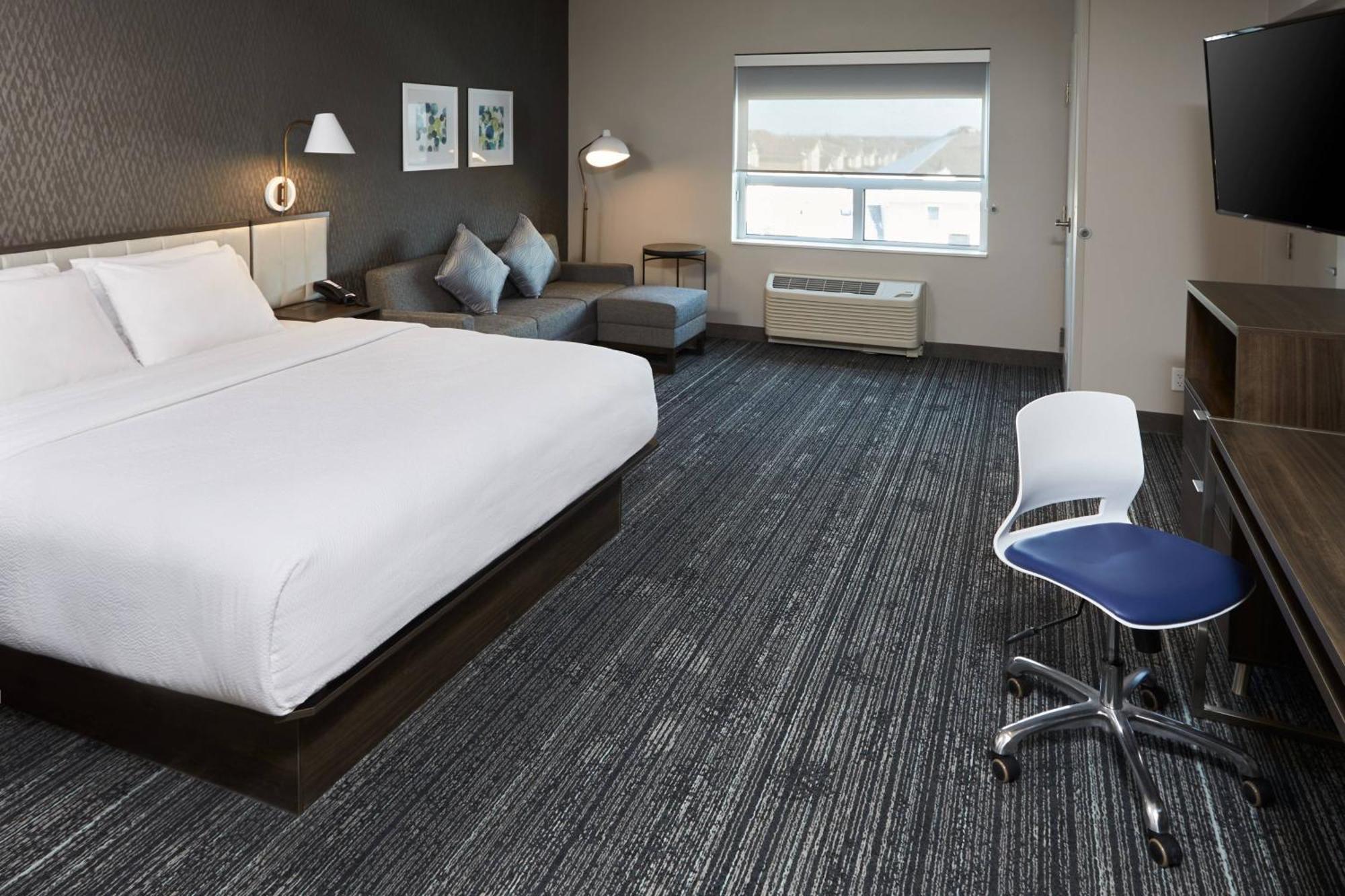 Towneplace Suites By Marriott Hamilton Exterior photo